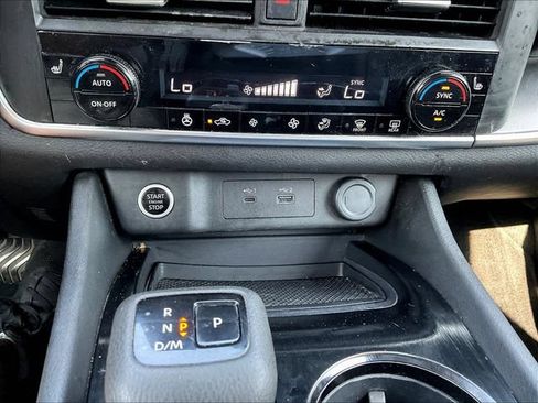 Used 2023 Nissan Rogue SV w/ SV Premium B Package FWD image 17