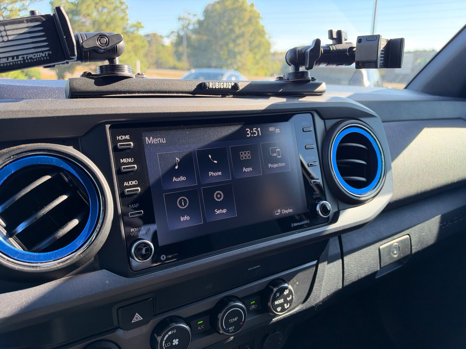 Used 2020 Toyota Tacoma TRD Off-Road AWD/4WD image 17
