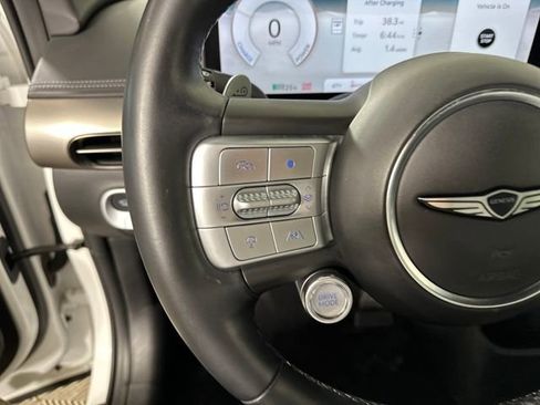 Used 2023 Genesis GV60 Advanced image 15