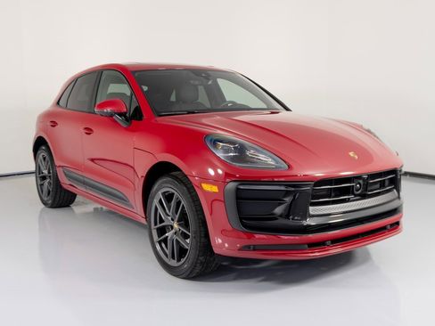 Certified 2025 Porsche Macan Turbo image 11