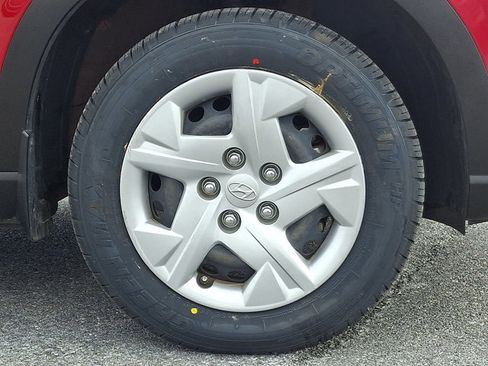 Used 2020 Hyundai Venue SE image 32