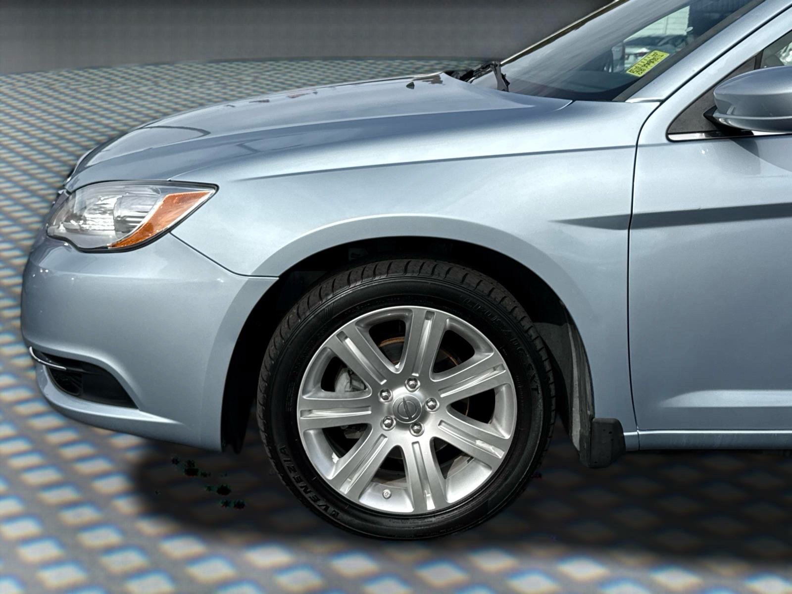 Used 2013 Chrysler 200 Touring FWD image 10
