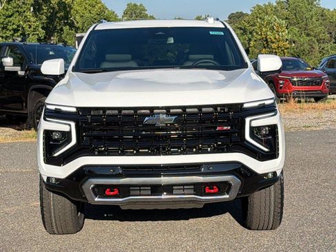 New 2026 Chevrolet Suburban Z71 w/ Comfort Package AWD/4WD image 2
