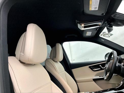 Used 2025 Mercedes-Benz GLC 350e 4MATIC image 28