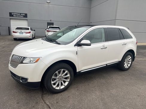 Used 2012 Lincoln MKX FWD image 7