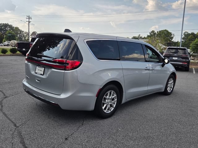 Used 2026 Chrysler Pacifica Select FWD image 9