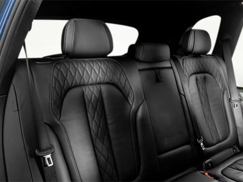 Used 2019 BMW X5 xDrive50i w/ M Sport Package image 32