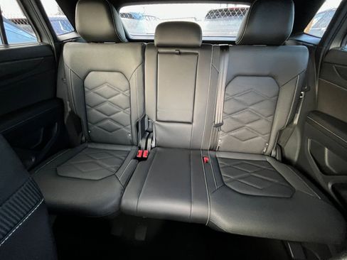 Used 2025 Volkswagen Atlas Cross Sport SE image 38