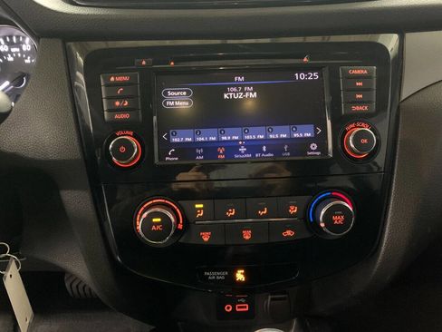 Used 2019 Nissan Rogue Sport S image 9