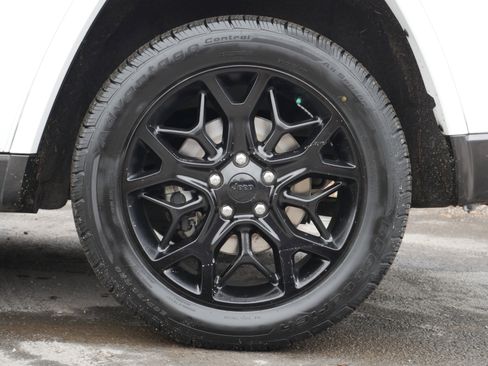 Used 2018 Jeep Grand Cherokee Limited image 21