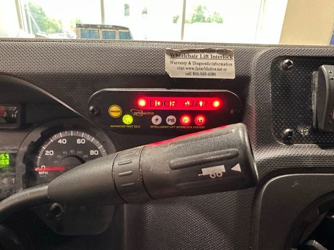 Used 2015 Ford E-350 and Econoline 350 Super Duty image 52