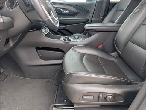 Used 2023 GMC Terrain SLT w/ Tech Package FWD image 11