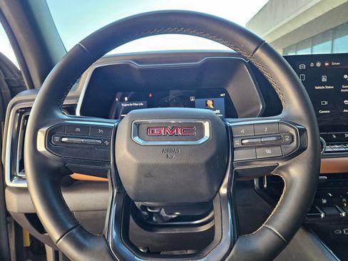 Used 2024 GMC Canyon AT4 w/ Technology Package image 11