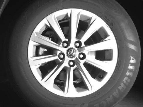 Used 2024 Toyota Grand Highlander AWD image 12
