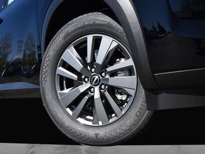 New 2025 Nissan Pathfinder SV w/ Black Appearance Package