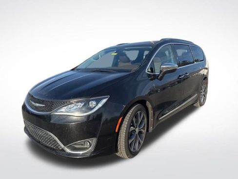 Used 2017 Chrysler Pacifica Limited w/ UConnect Theater Package image 1
