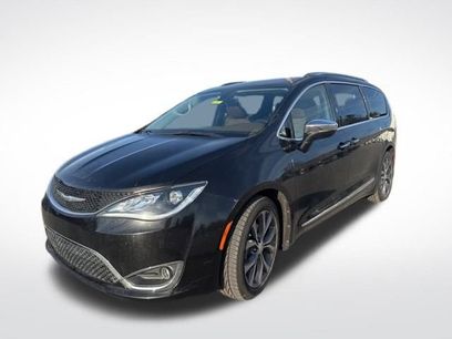 Used 2017 Chrysler Pacifica Limited w/ UConnect Theater Package