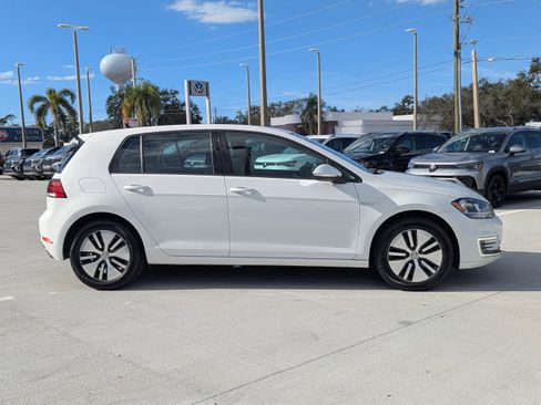 Used 2019 Volkswagen e-Golf SE w/ Driver Assistance Package image 2