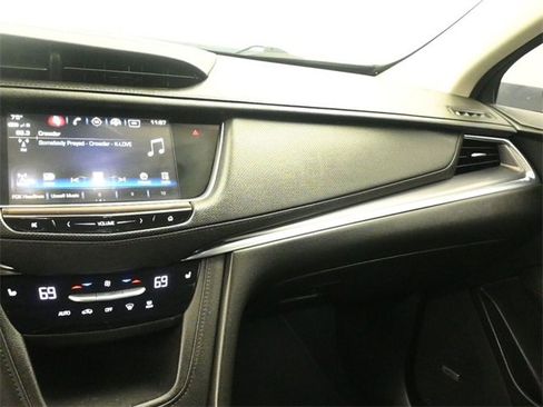 Used 2018 Cadillac XT5 Luxury w/ Driver Awareness Package image 12