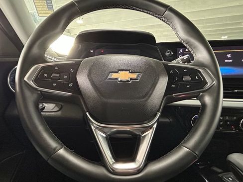 Used 2025 Chevrolet Trax LT w/ Driver Confidence Package FWD image 27