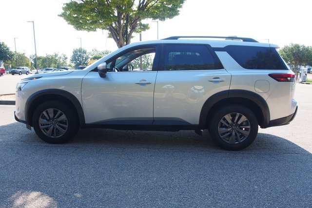 Used 2024 Nissan Pathfinder SV FWD image 4