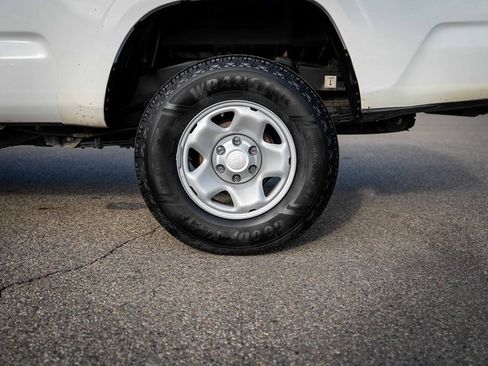 Used 2023 Toyota Tacoma SR image 9