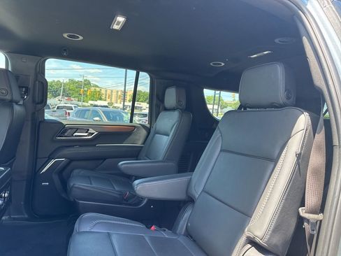 Used 2025 GMC Yukon XL Denali RWD image 26