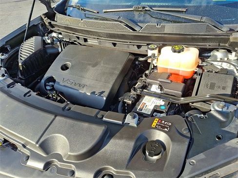 Used 2023 Chevrolet Traverse LT image 30