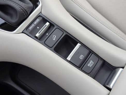 New 2026 Honda HR-V EX-L image 23
