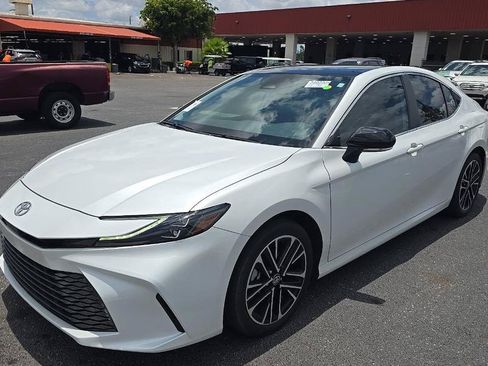 Used 2025 Toyota Camry XLE FWD image 4
