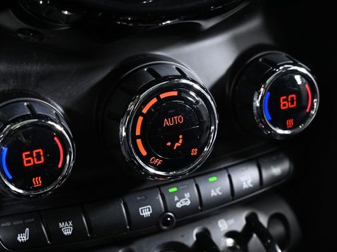 Used 2015 MINI Cooper 4-Door Hardtop FWD image 16
