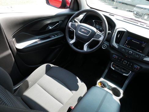 Used 2024 GMC Terrain SLE w/ Driver Convenience Package AWD/4WD image 9