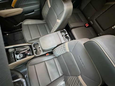 Used 2024 GMC Canyon Denali image 25