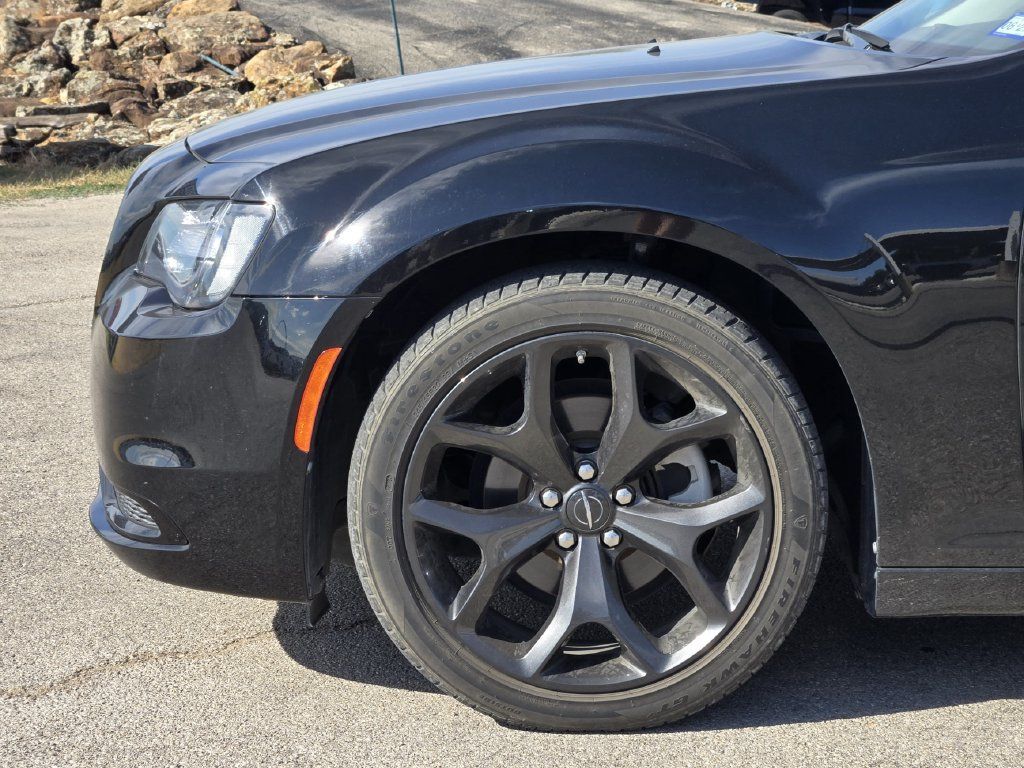 Used 2023 Chrysler 300 Touring w/ Sport Appearance Package RWD image 8