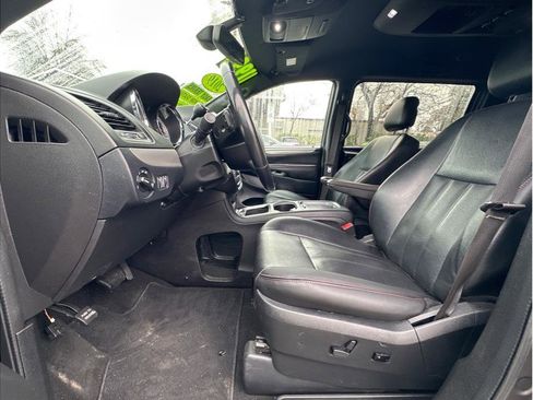 Used 2019 Dodge Grand Caravan GT image 14