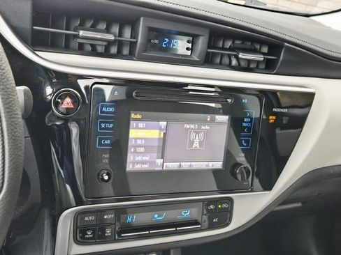 Used 2017 Toyota Corolla LE image 22