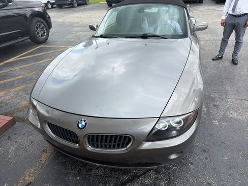 Used 2004 BMW Z4 2.5i RWD image 2