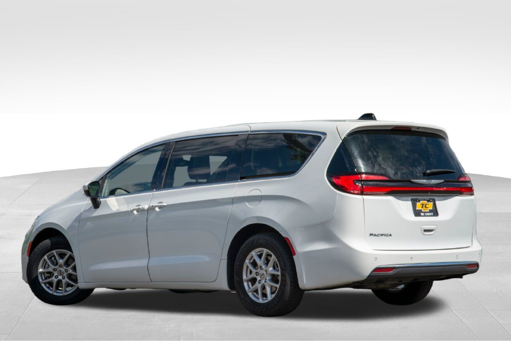 Used 2023 Chrysler Pacifica Touring-L FWD image 7