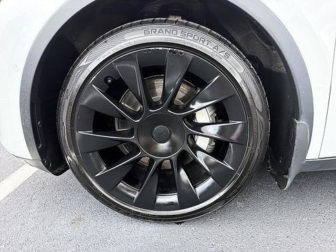 Used 2021 Tesla Model Y Long Range AWD/4WD image 5