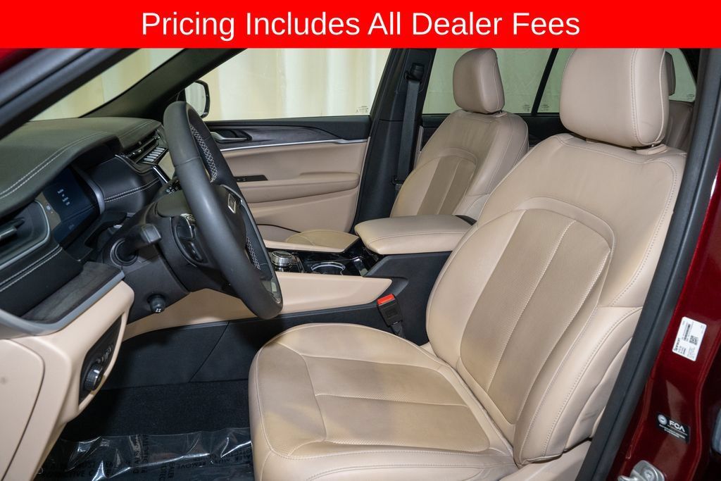 Used 2023 Jeep Grand Cherokee Limited w/ Luxury Tech Group II AWD/4WD image 11
