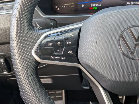 Used 2022 Volkswagen Tiguan SE R-Line image 15