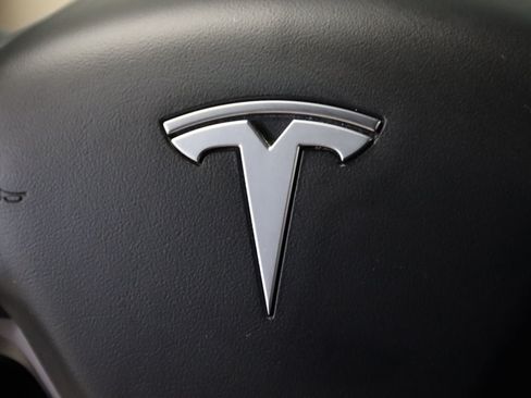 Used 2022 Tesla Model Y Long Range AWD/4WD image 33