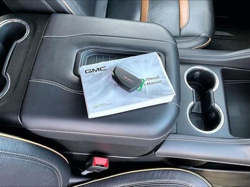 Used 2021 GMC Yukon AT4 w/ Technology Package image 10