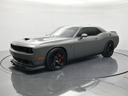 Used 2017 Dodge Challenger SRT Hellcat RWD image 1