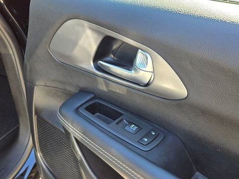 Used 2025 Chrysler Pacifica Select image 28
