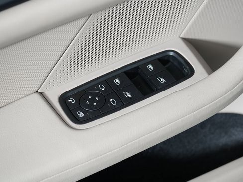 Used 2023 Porsche Taycan 4S image 16