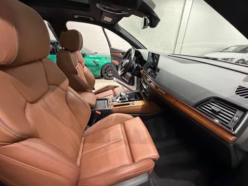 Used 2021 Audi Q5 Prestige w/ Prestige Package AWD/4WD image 37