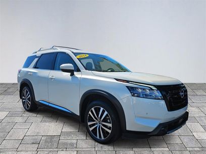 Used 2024 Nissan Pathfinder Platinum w/ Black Appearance Package