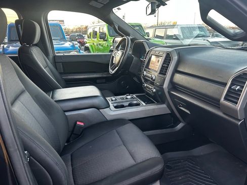 Used 2019 Ford Expedition Max XLT image 16