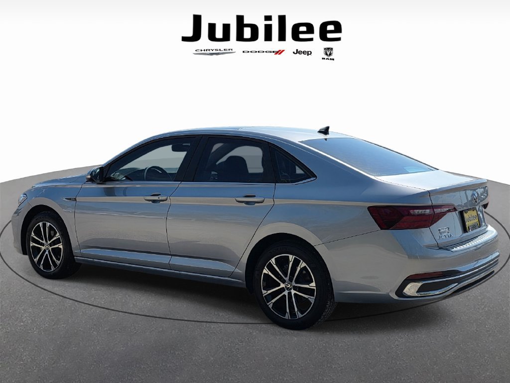 Used 2023 Volkswagen Jetta SEL FWD image 4